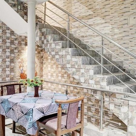 Pyrenees Homestay Агра Екстериор снимка