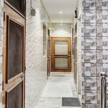 Pyrenees Homestay Агра Екстериор снимка